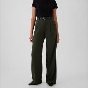 GAP 365 High Rise Pleated Trousers